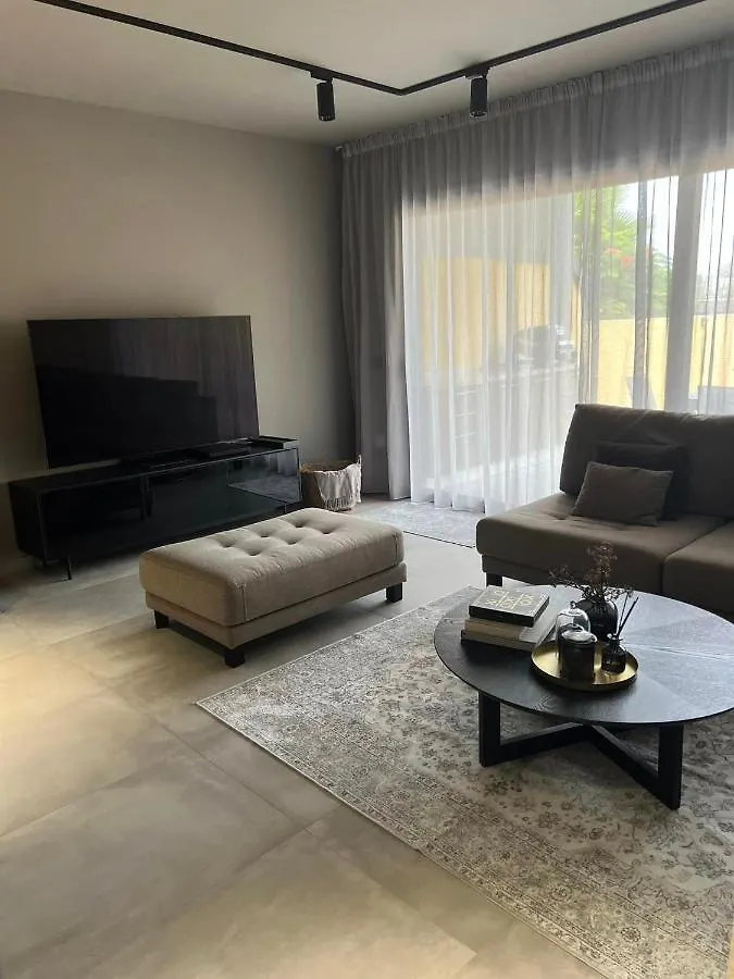 Luxury Beach Villa 阿德耶