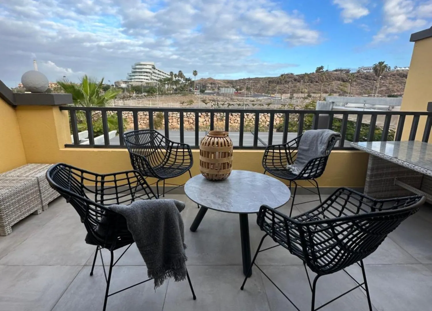 Luxury Beach Villa 阿德耶